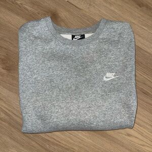 🐨 Nike crewneck